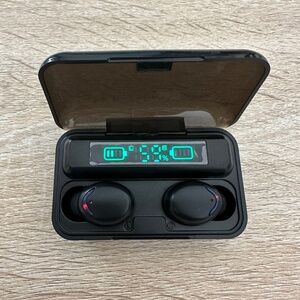 Wireless bluetooth earbuds